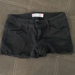 No boundaries black shorts